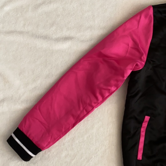 Barbie | LE Patch Logo Car Graphic Satin Bomber Jacket Black/Pink (XL 14-16) - Picture 5 of 16